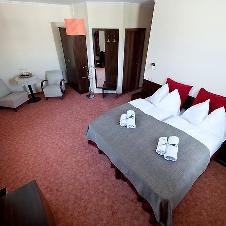 Penzion Villa Maura Banska Bystrica Bagian luar foto